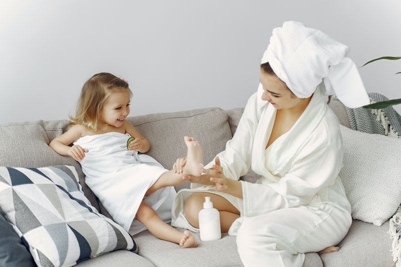 mom and daughter spa day at home